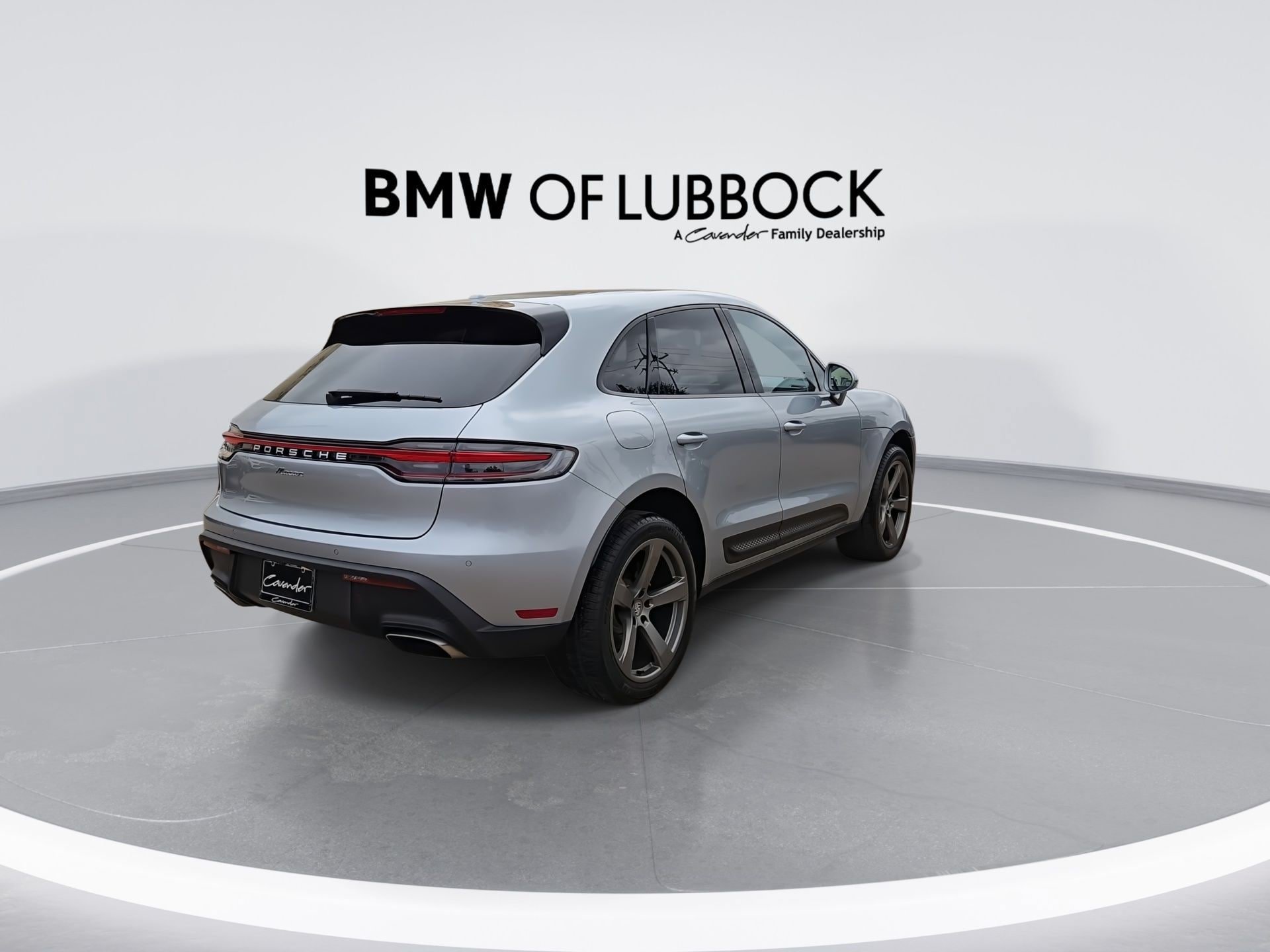 Used 2025 Porsche Macan AWD/4WD image 8