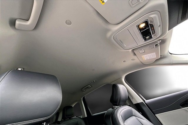 Used 2025 Lincoln Nautilus Premier image 16