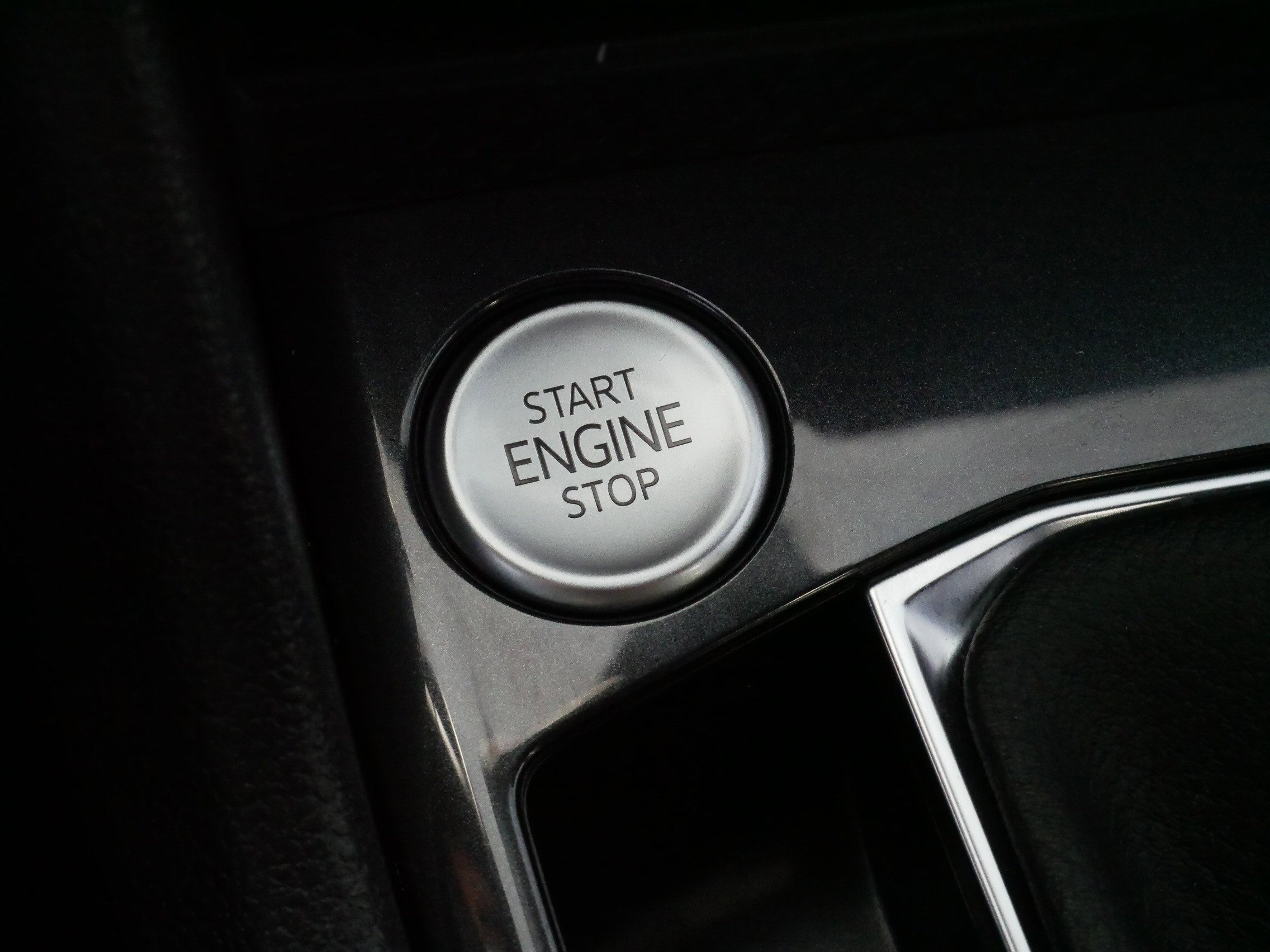 Certified 2023 Volkswagen Tiguan SE R-Line AWD/4WD image 27