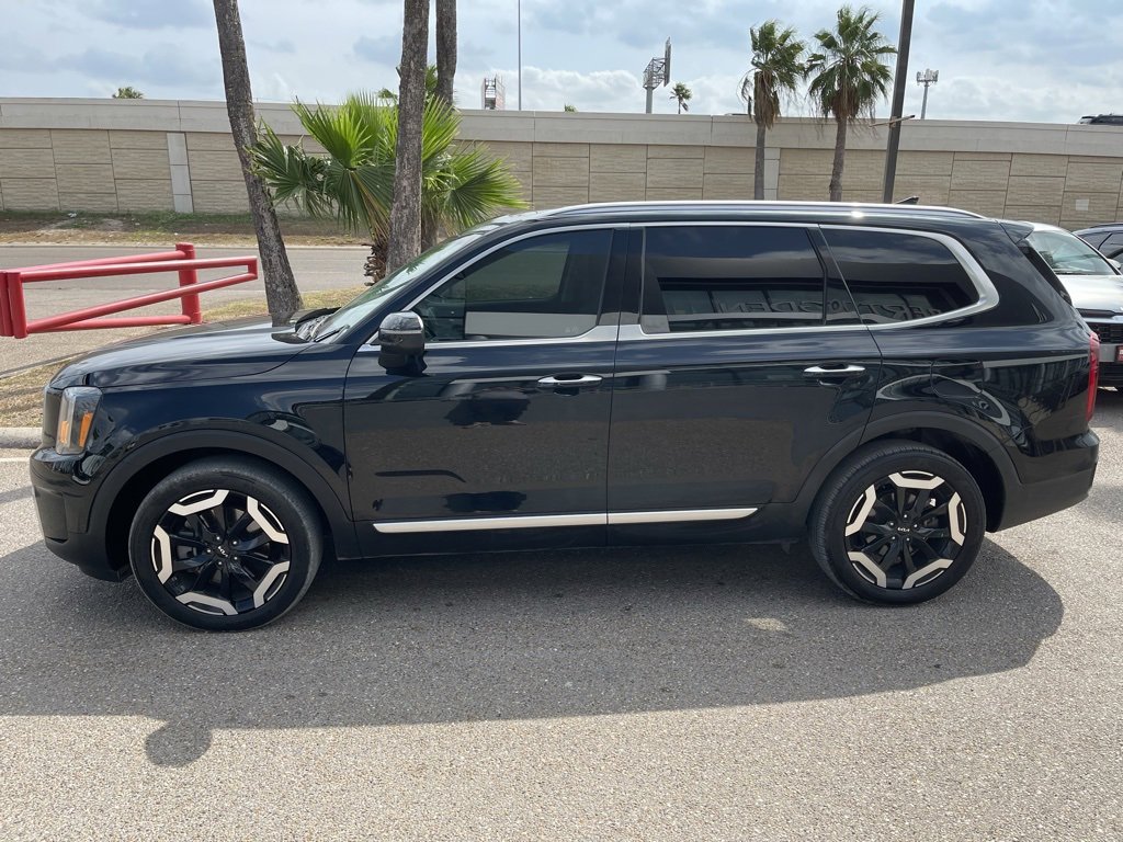 Used 2024 Kia Telluride S w/ S Sunroof Package image 3