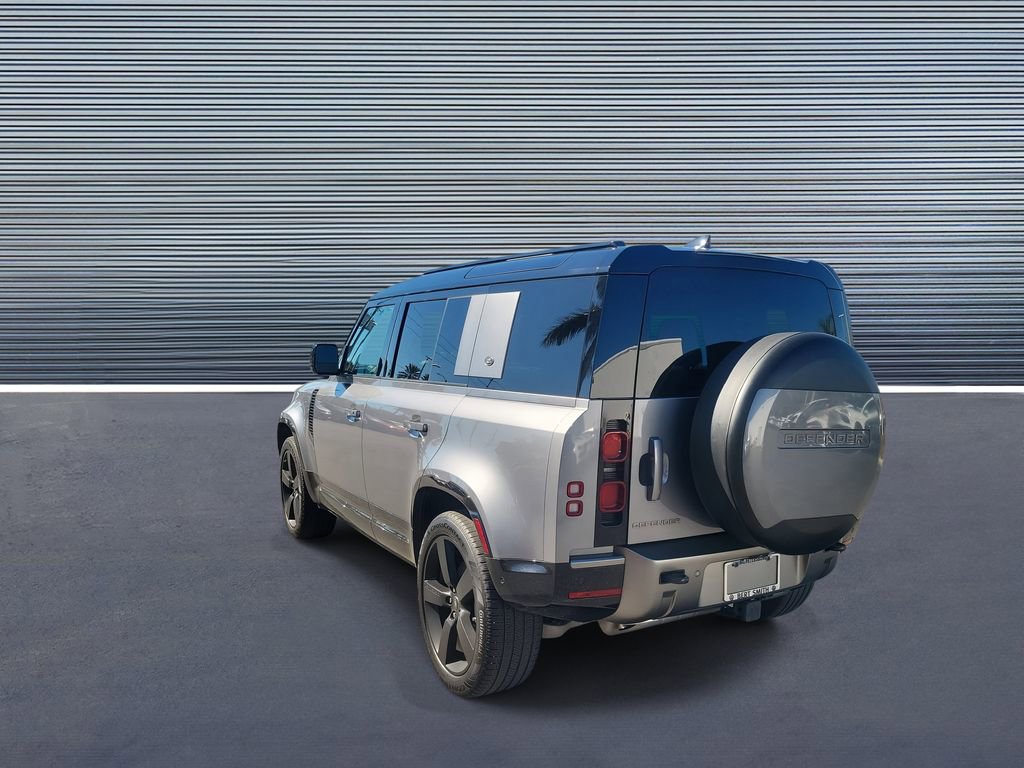 Used 2024 Land Rover Defender 110 X-Dynamic SE image 4