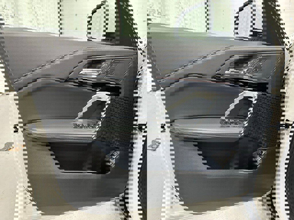 Used 2025 BMW X1 xDrive28i image 8