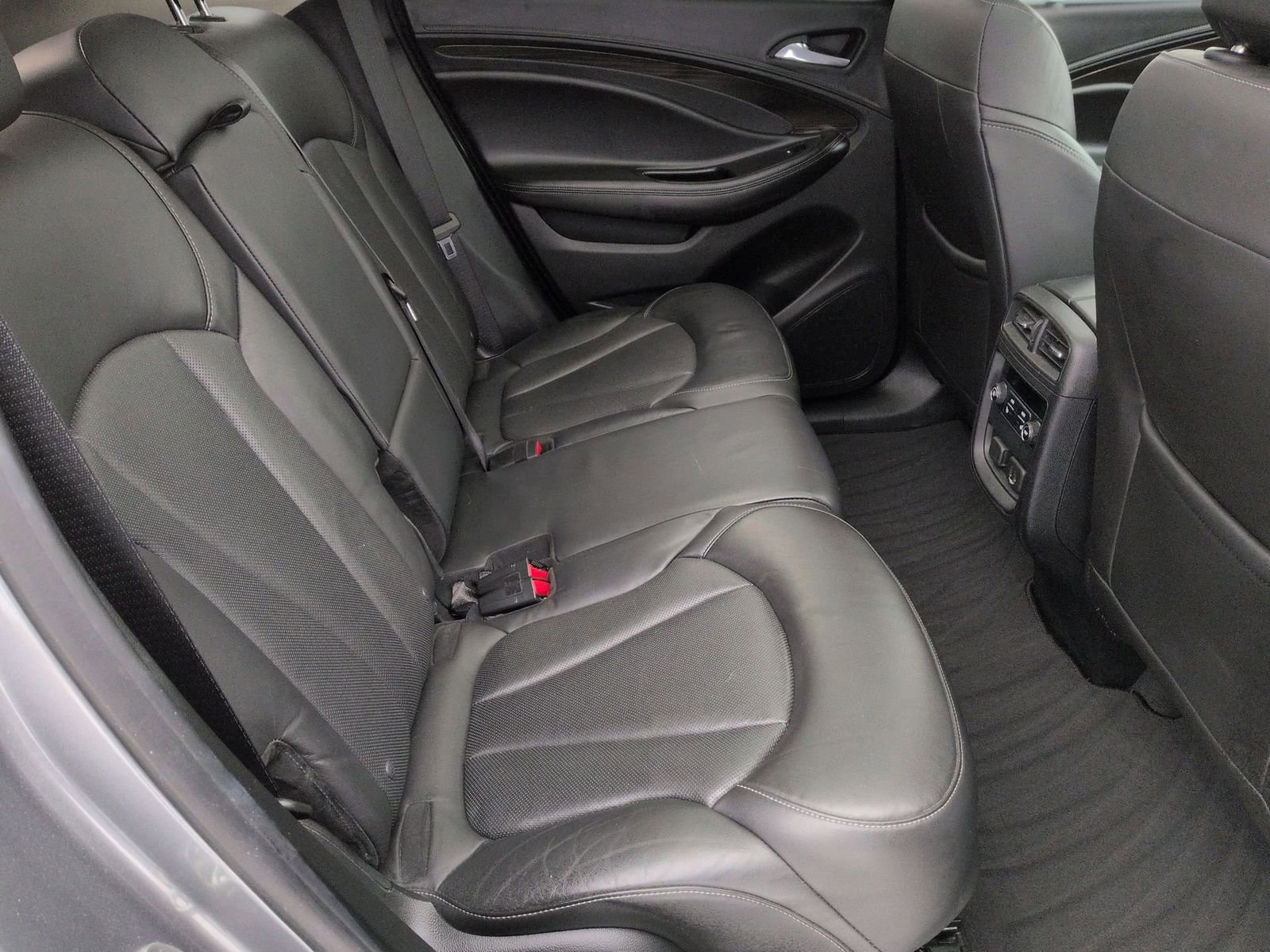 Used 2019 Buick Envision Essence image 23