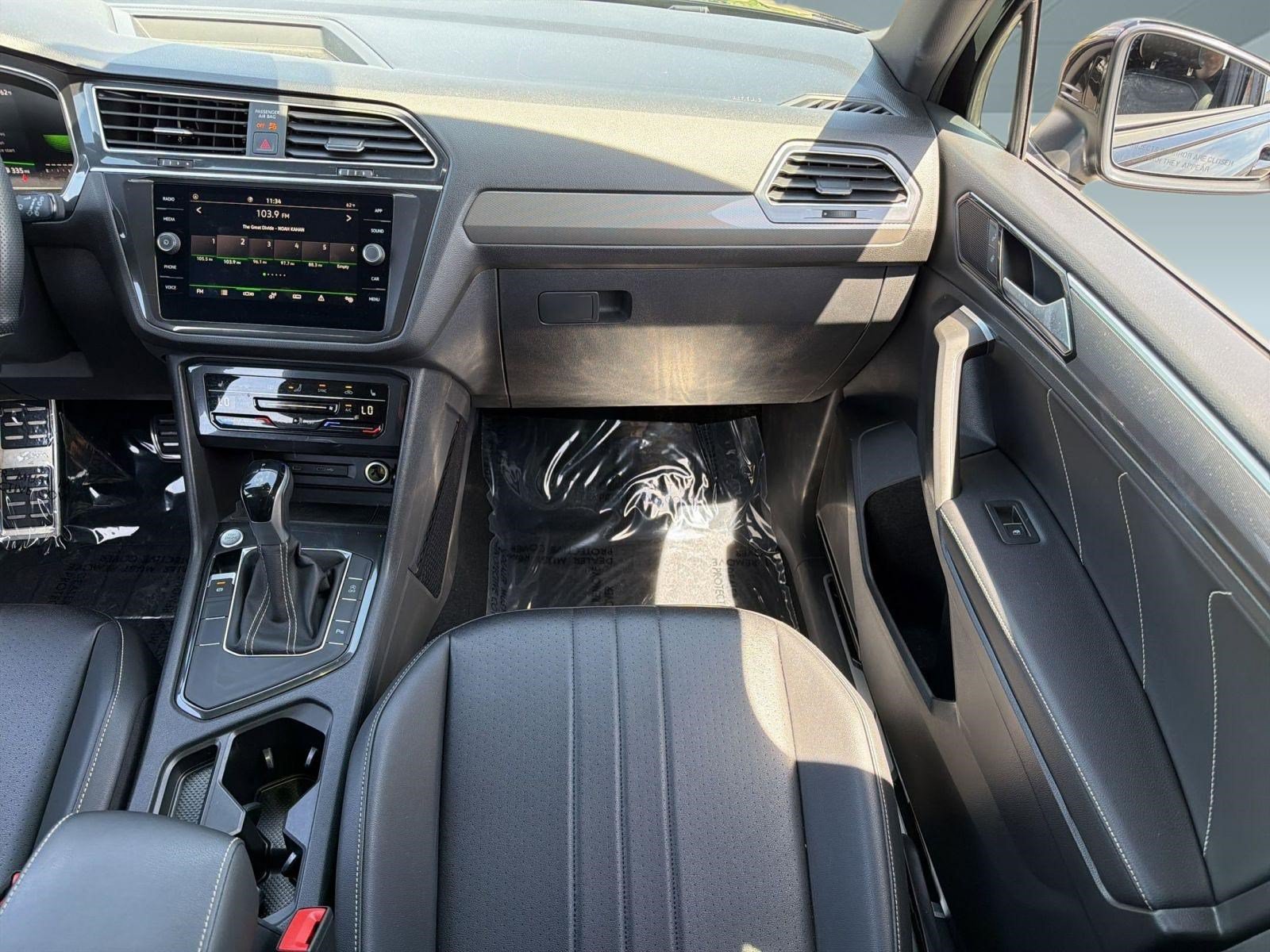 Used 2023 Volkswagen Tiguan SE R-Line FWD image 28