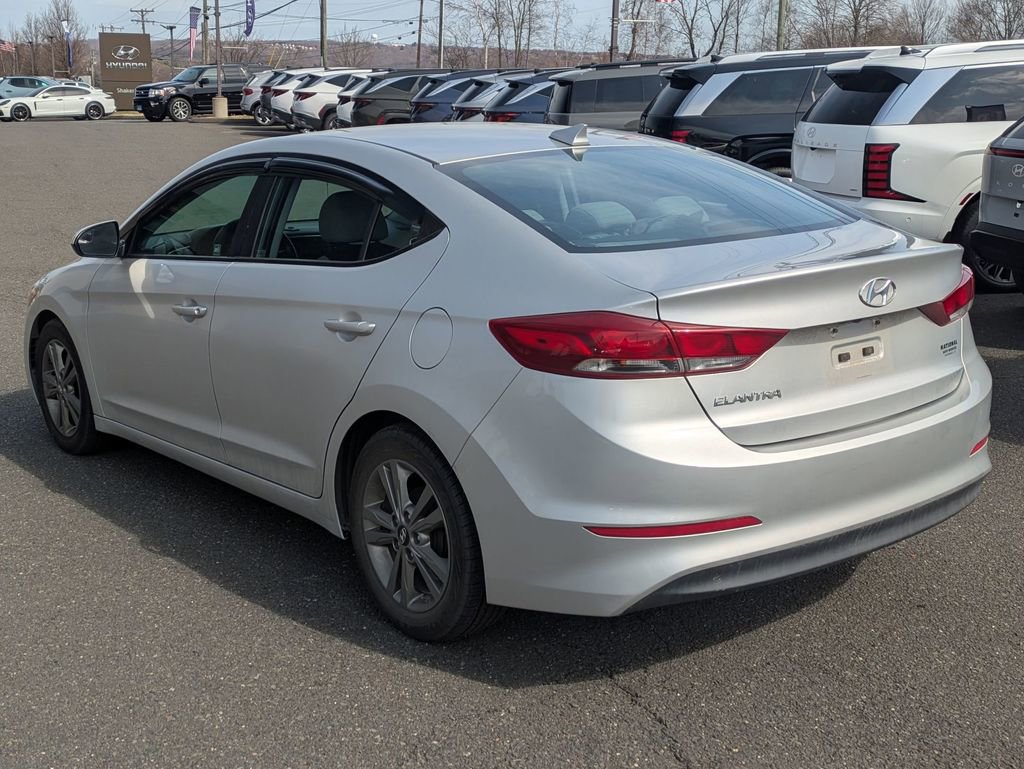Used 2017 Hyundai Elantra SE image 4