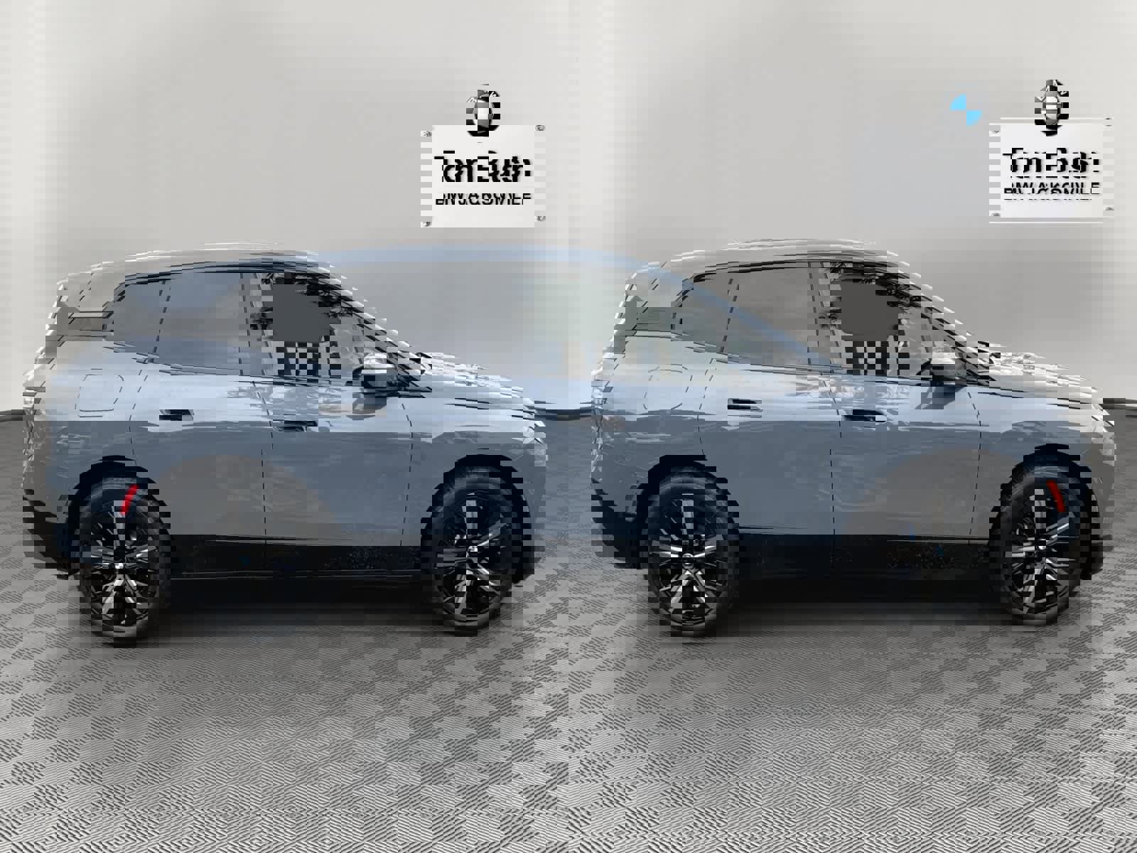 Certified 2025 BMW iX xDrive50 image 2