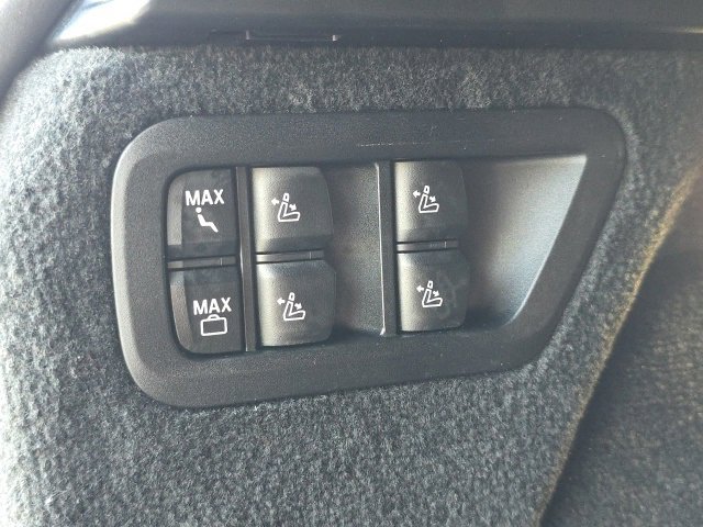 Used 2023 BMW X7 M60i w/ Executive Package image 33