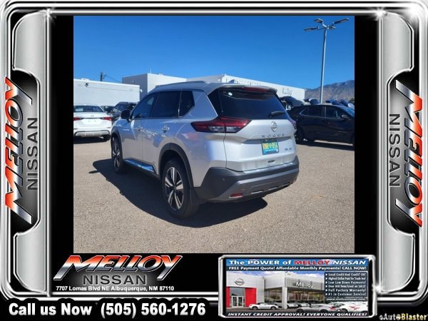 Used 2023 Nissan Rogue SL image 3