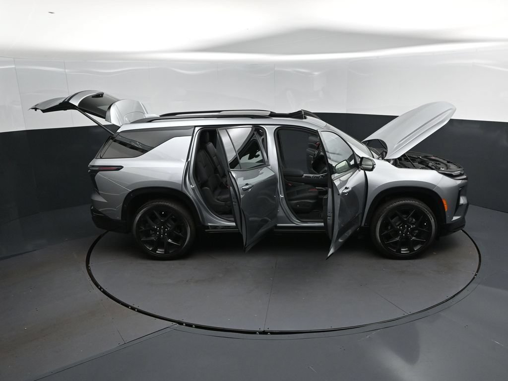 New 2026 Chevrolet Traverse RS w/ LPO, Floor Liner Package FWD image 50