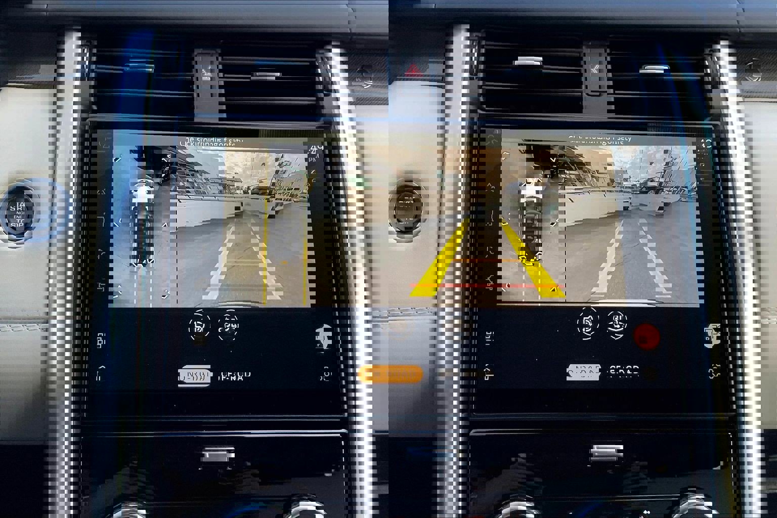 Used 2024 Land Rover Discovery Metropolitan Edition image 28