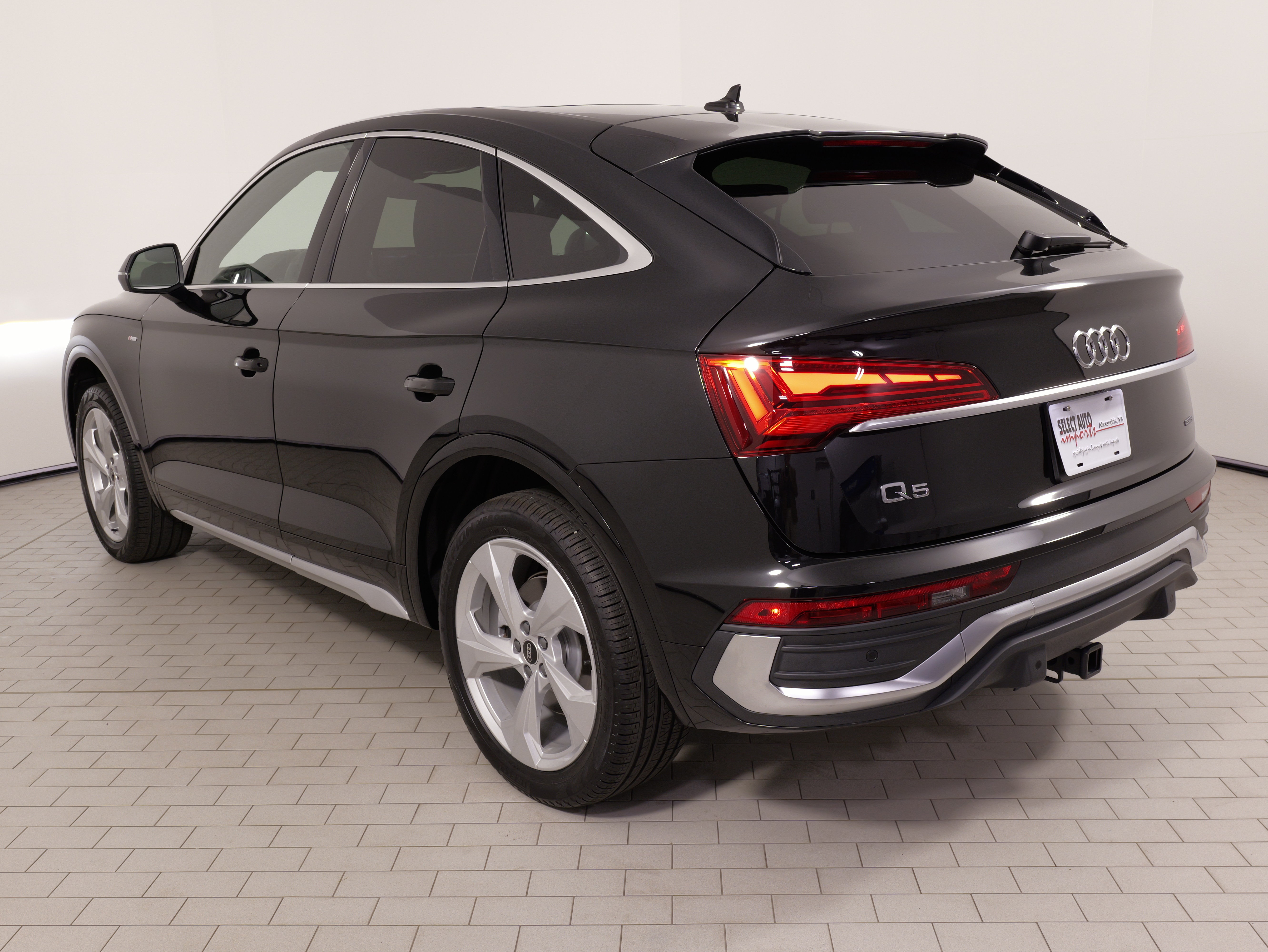 Used 2025 Audi Q5 2.0T Premium Plus w/ Premium Plus Package AWD/4WD image 17