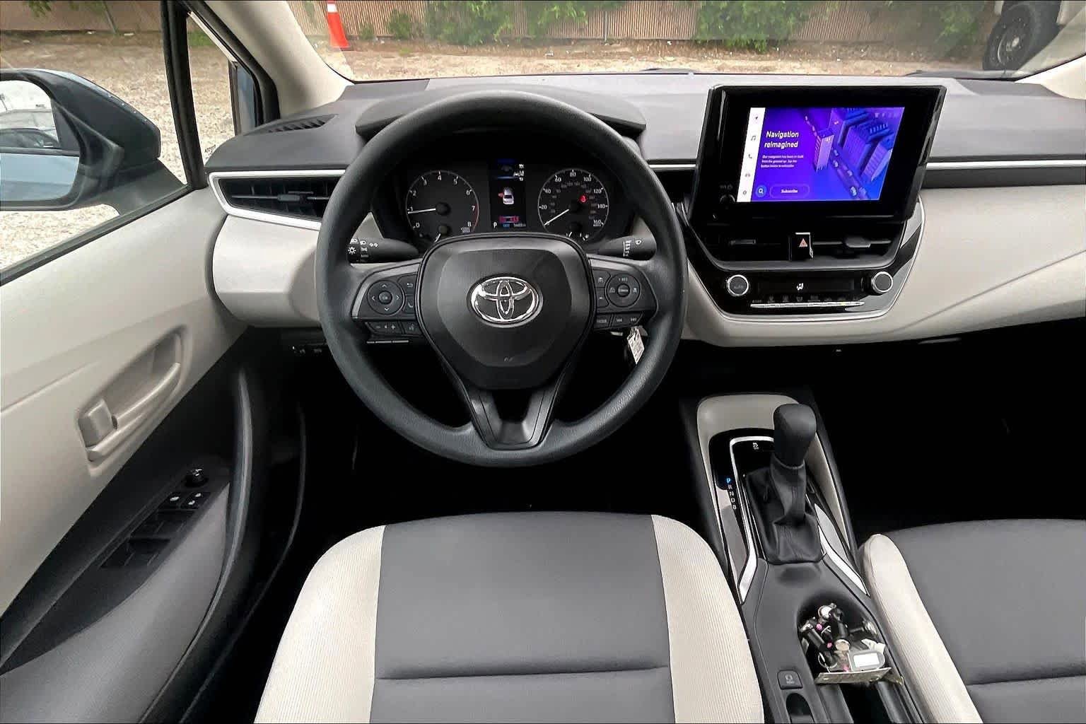 Used 2025 Toyota Corolla LE FWD image 6