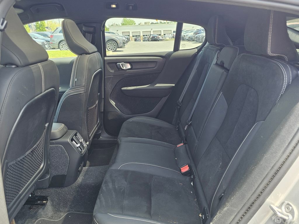 Used 2023 Volvo C40 P8 Recharge Ultimate image 12