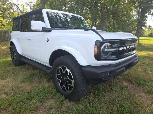 Used 2023 Ford Bronco Outer Banks AWD/4WD image 3