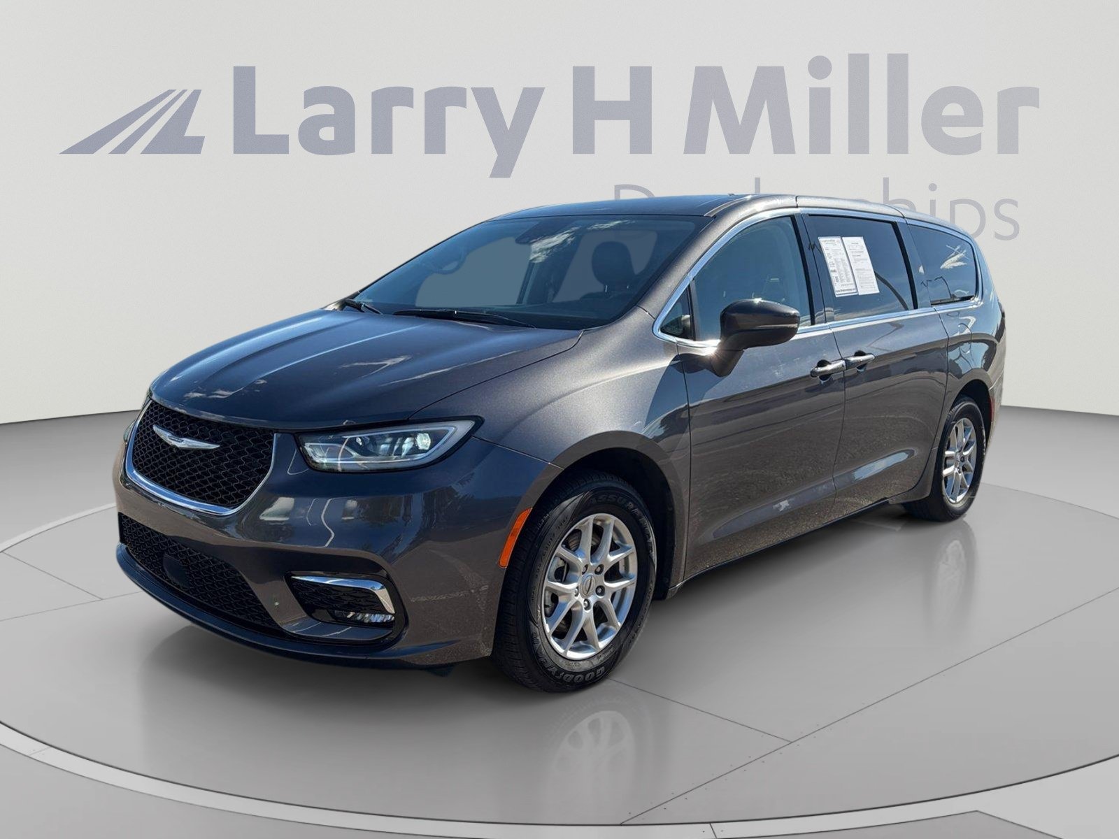 Used 2023 Chrysler Pacifica Touring-L