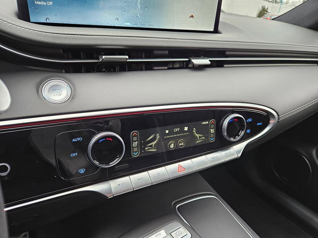 Used 2025 Genesis GV70 3.5T Sport w/ Sport Advanced Package image 30