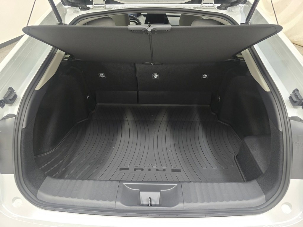 New 2026 Toyota Prius LE image 17