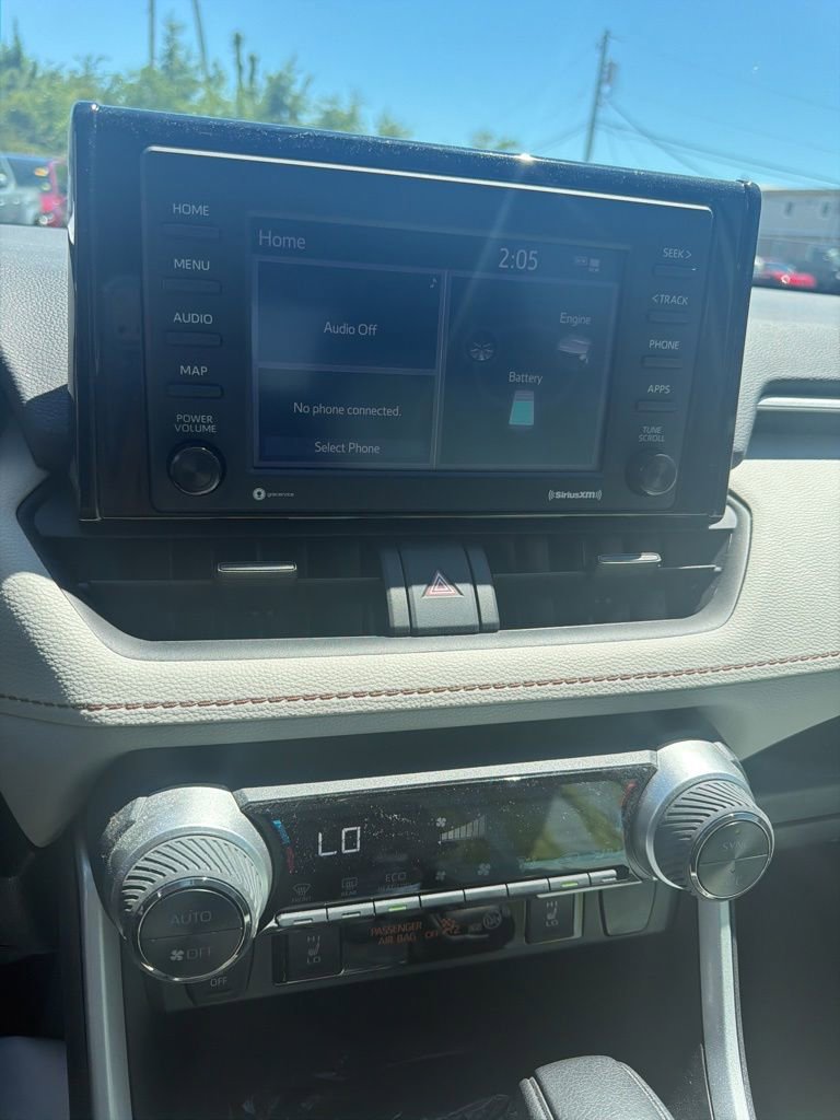 Used 2022 Toyota RAV4 XLE AWD/4WD image 3