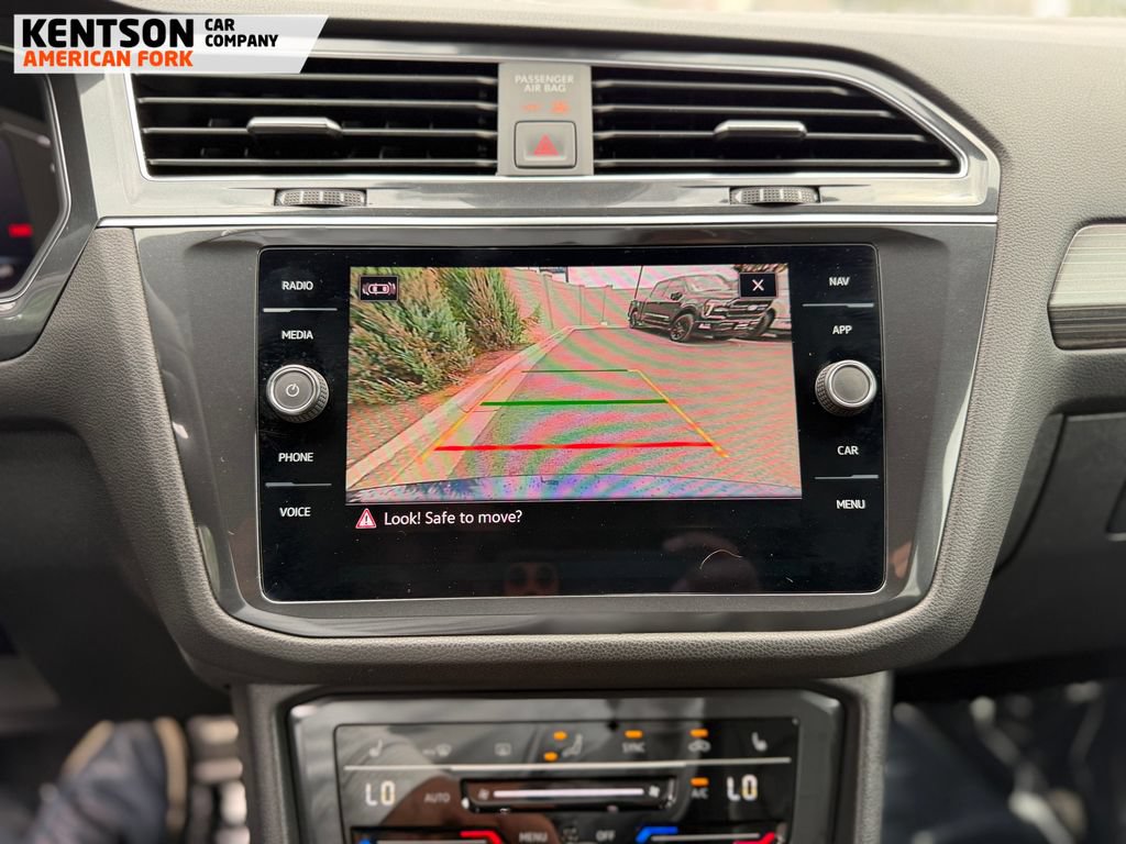 Used 2022 Volkswagen Tiguan SEL R-Line AWD/4WD image 18