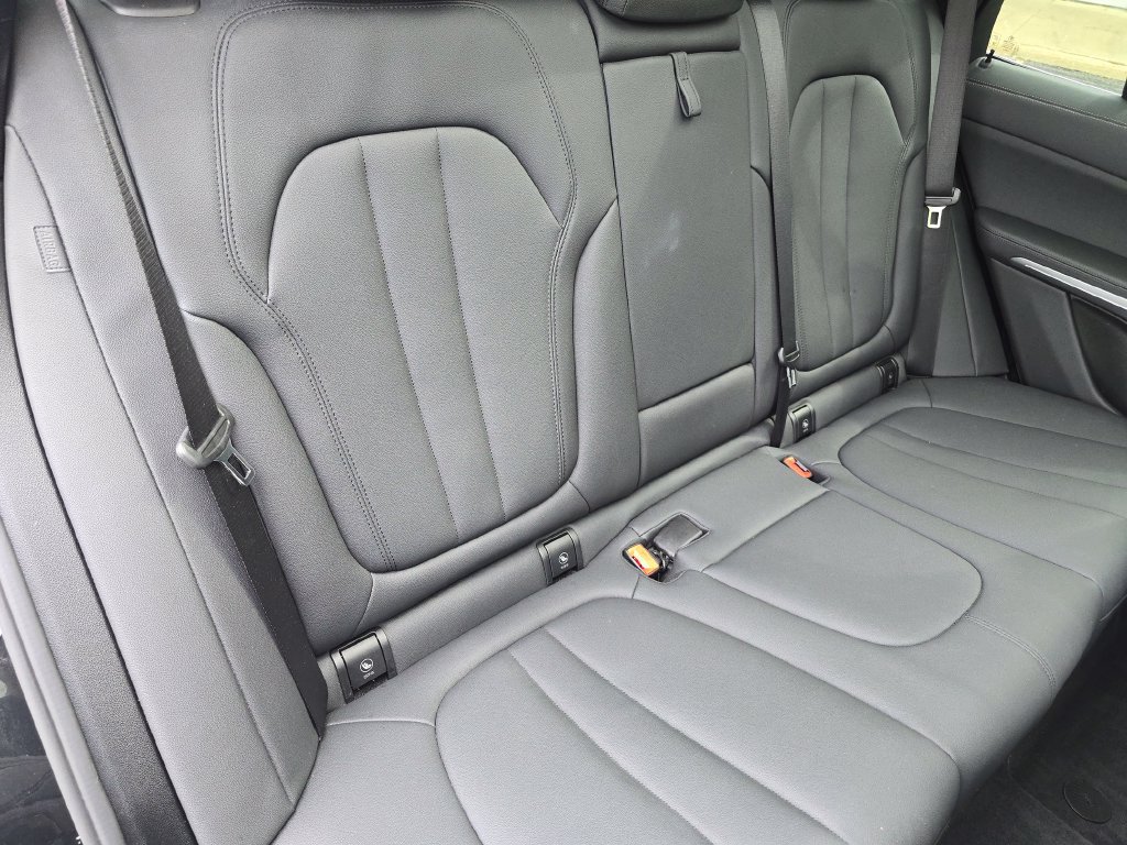 Used 2021 BMW X5 xDrive40i w/ Premium Package AWD/4WD image 16