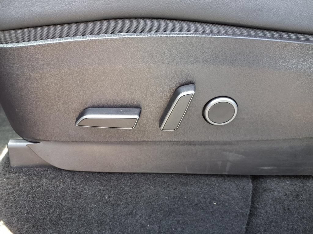 Used 2022 Tesla Model Y Performance AWD/4WD image 14