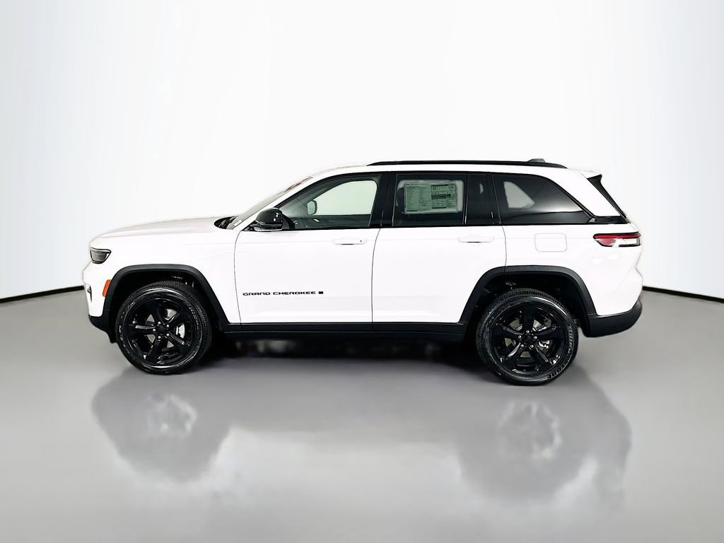 New 2025 Jeep Grand Cherokee Altitude image 4