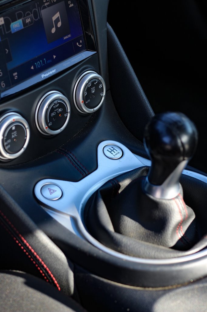 Used 2010 Nissan 370Z NISMO RWD image 21