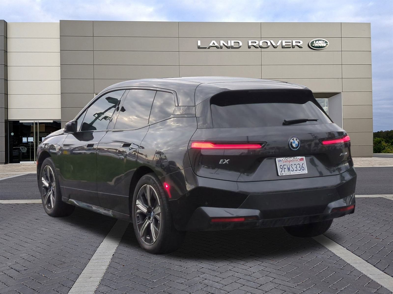 Used 2023 BMW iX xDrive50 w/ Sport Package image 7