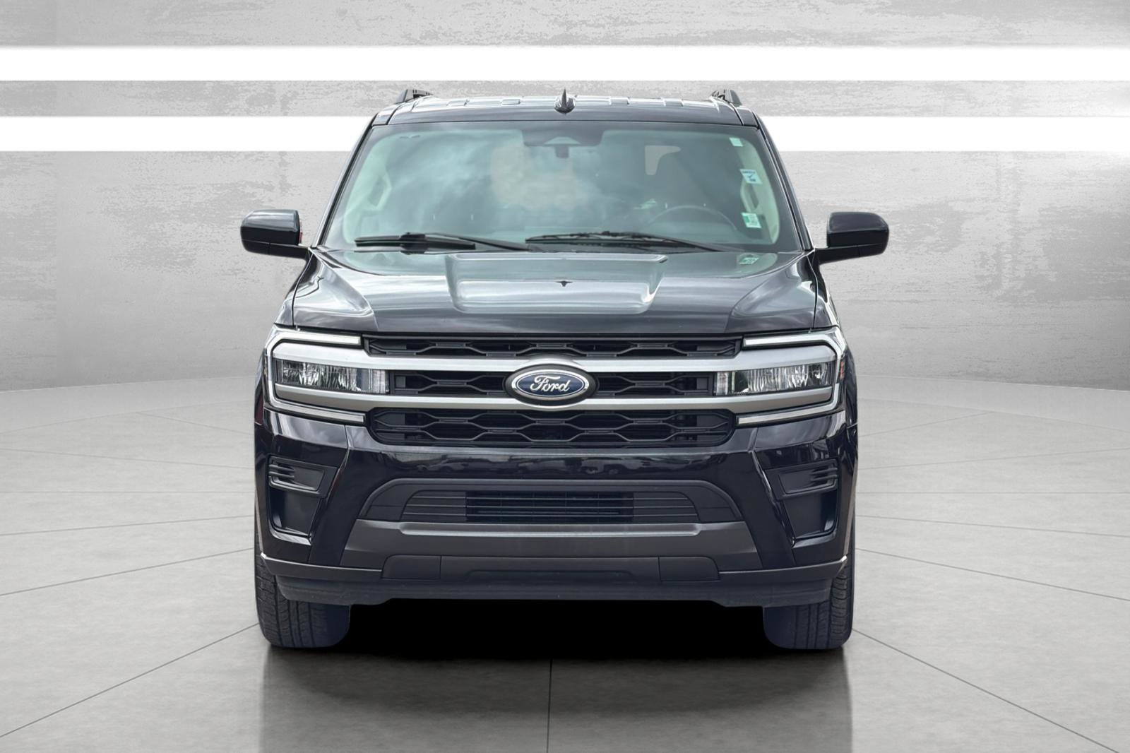 Used 2024 Ford Expedition XLT AWD/4WD image 3