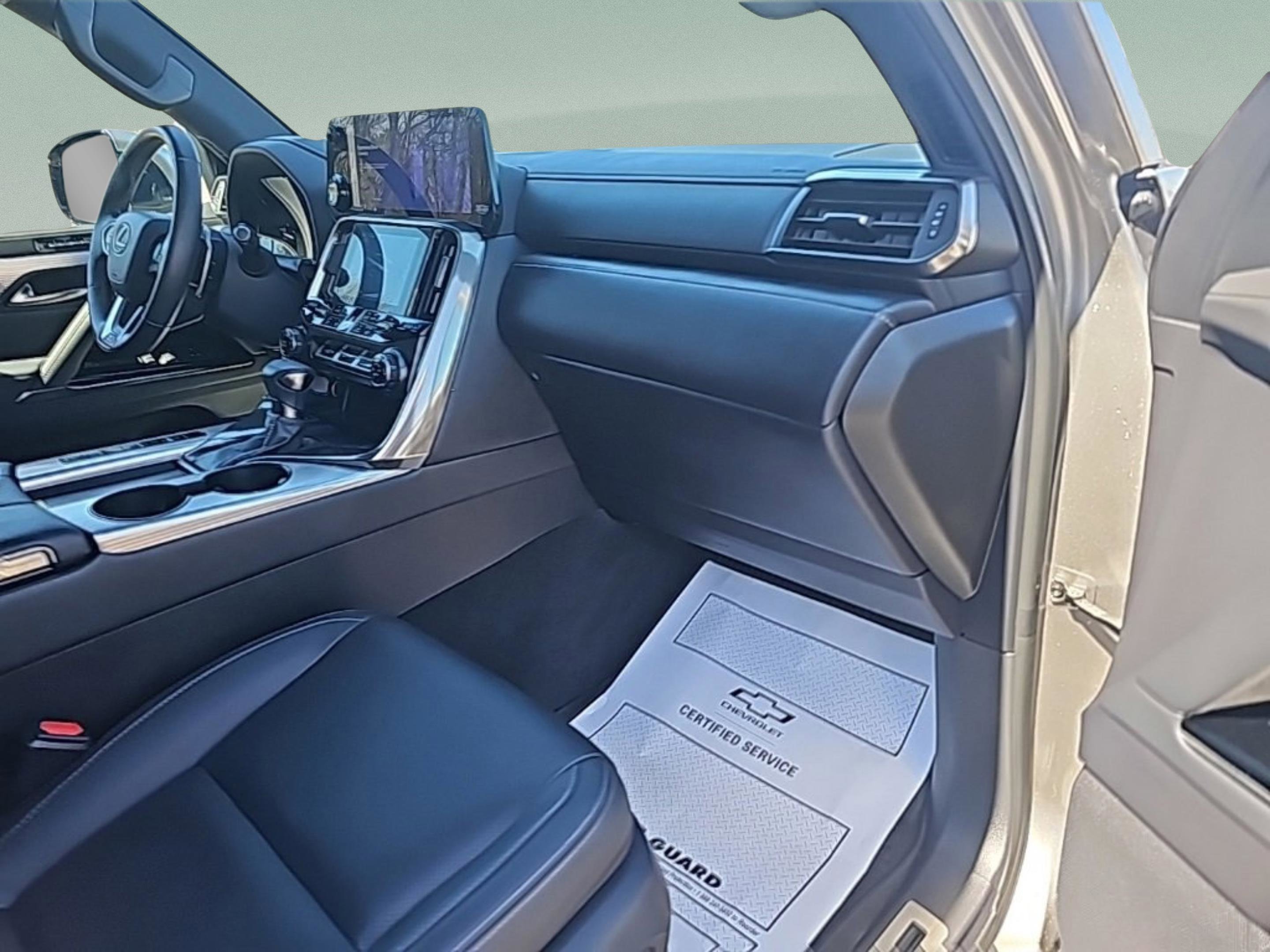 Used 2023 Lexus LX 600 F Sport image 33