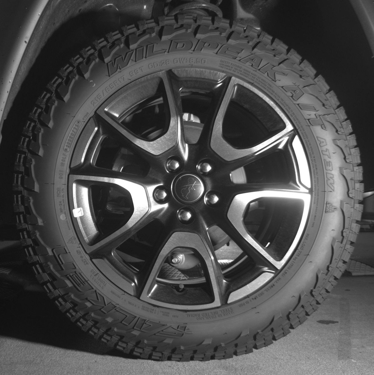 Used 2025 Jeep Compass Trailhawk AWD/4WD image 14