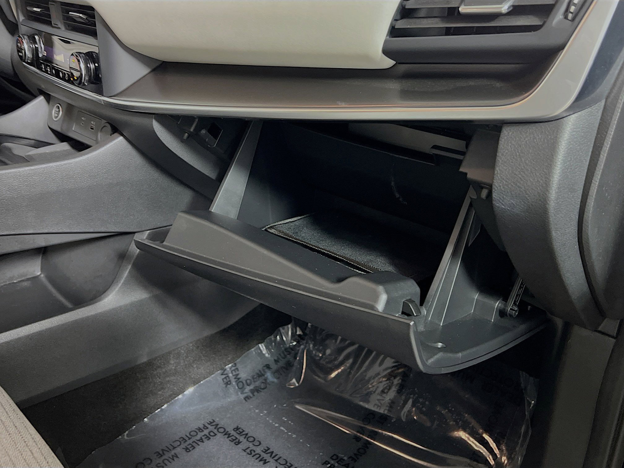 Used 2023 Nissan Rogue SV image 35