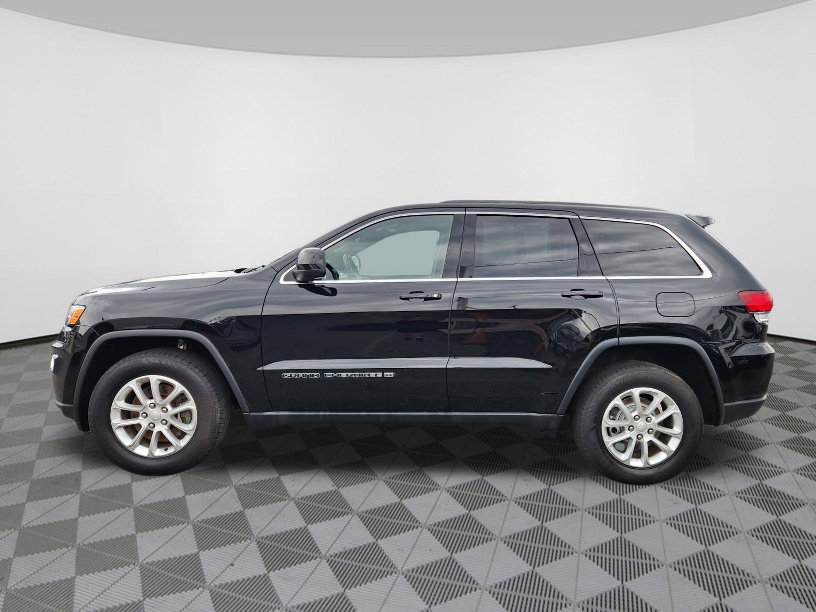 Used 2022 Jeep Grand Cherokee Laredo X AWD/4WD image 5