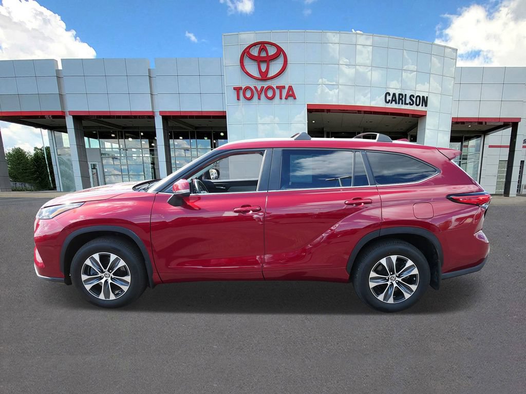 Used 2023 Toyota Highlander XLE AWD/4WD image 7