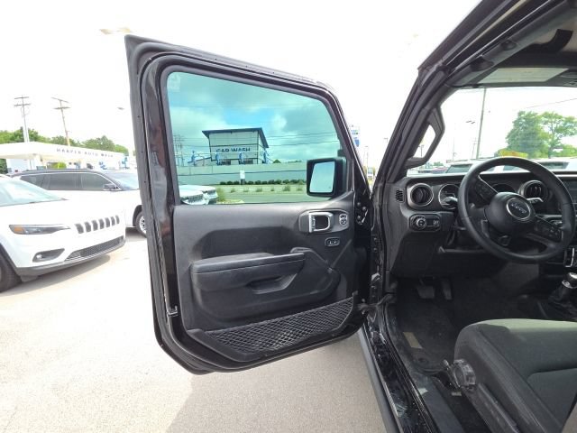Used 2023 Jeep Gladiator Sport AWD/4WD image 13