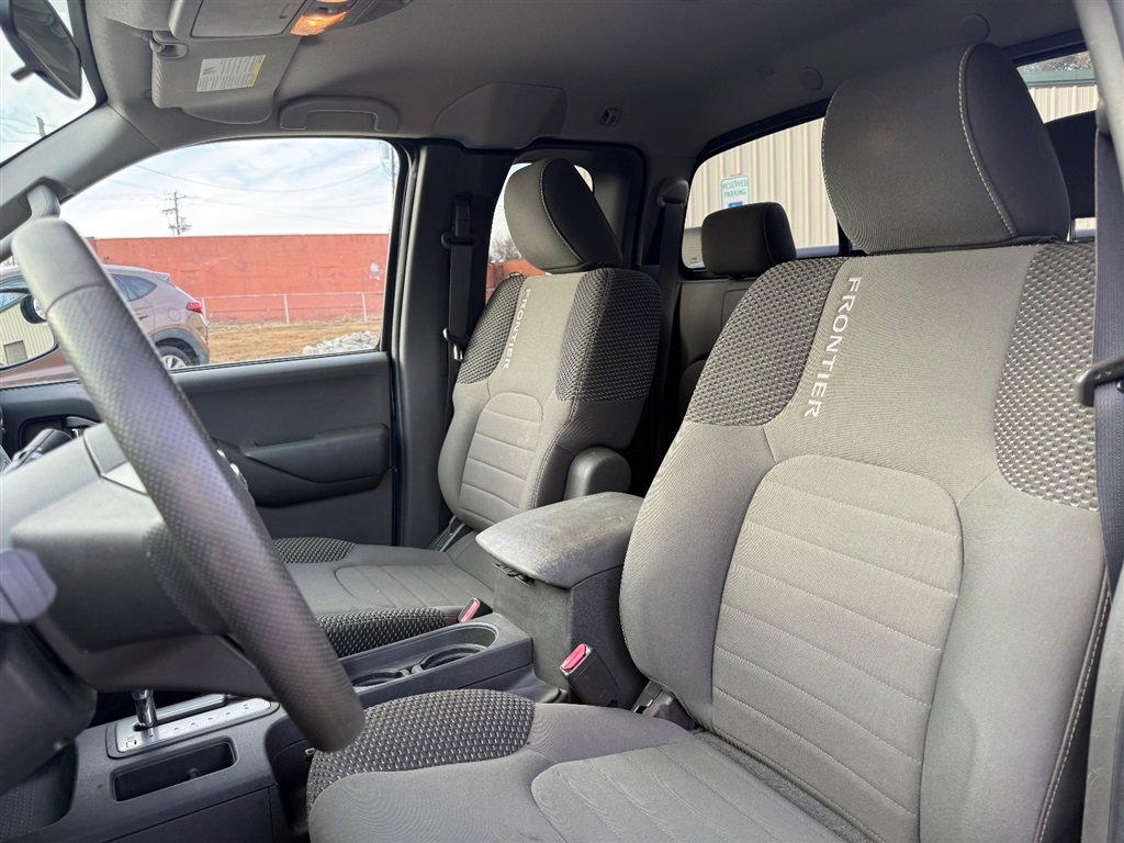 Used 2013 Nissan Frontier Desert Runner image 20