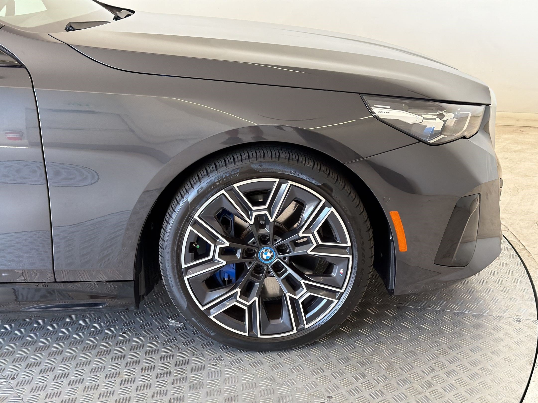 Used 2024 BMW i5 eDrive40i w/ M Sport Package RWD image 13