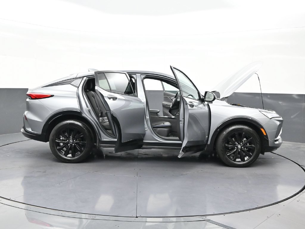 Used 2025 Buick Envista Sport Touring w/ Convenience II Package FWD image 32
