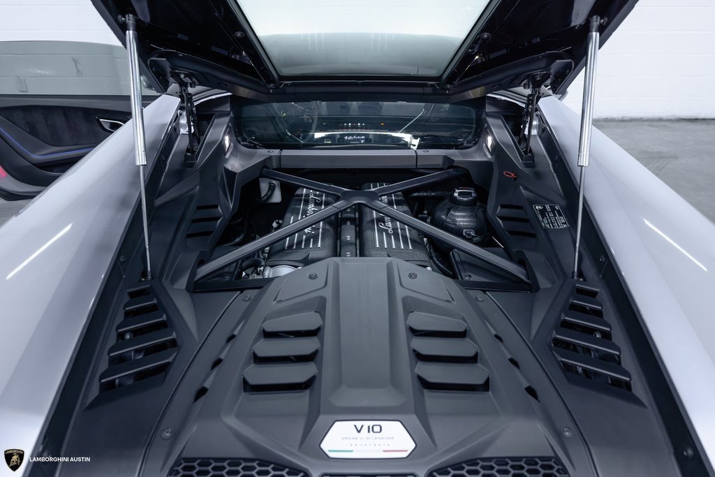 Used 2021 Lamborghini Huracan EVO image 11
