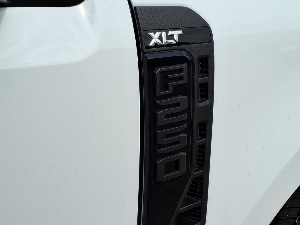 New 2026 Ford F250 XLT w/ XLT Premium Package AWD/4WD image 13