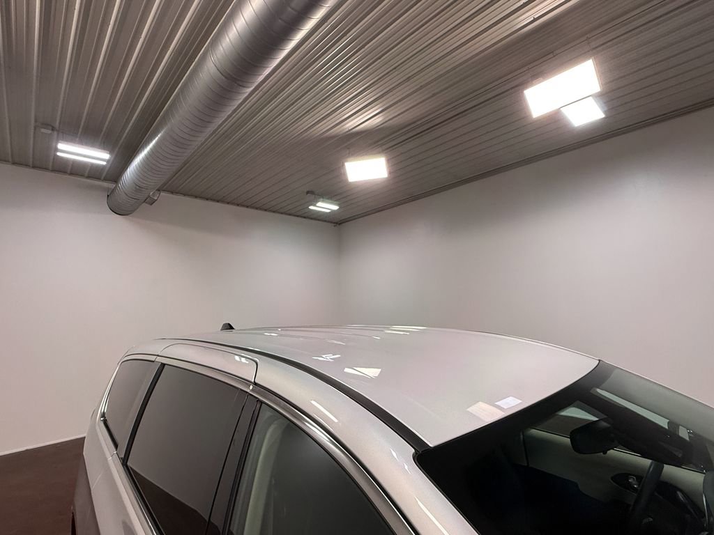 Used 2024 Chrysler Pacifica Touring-L image 45