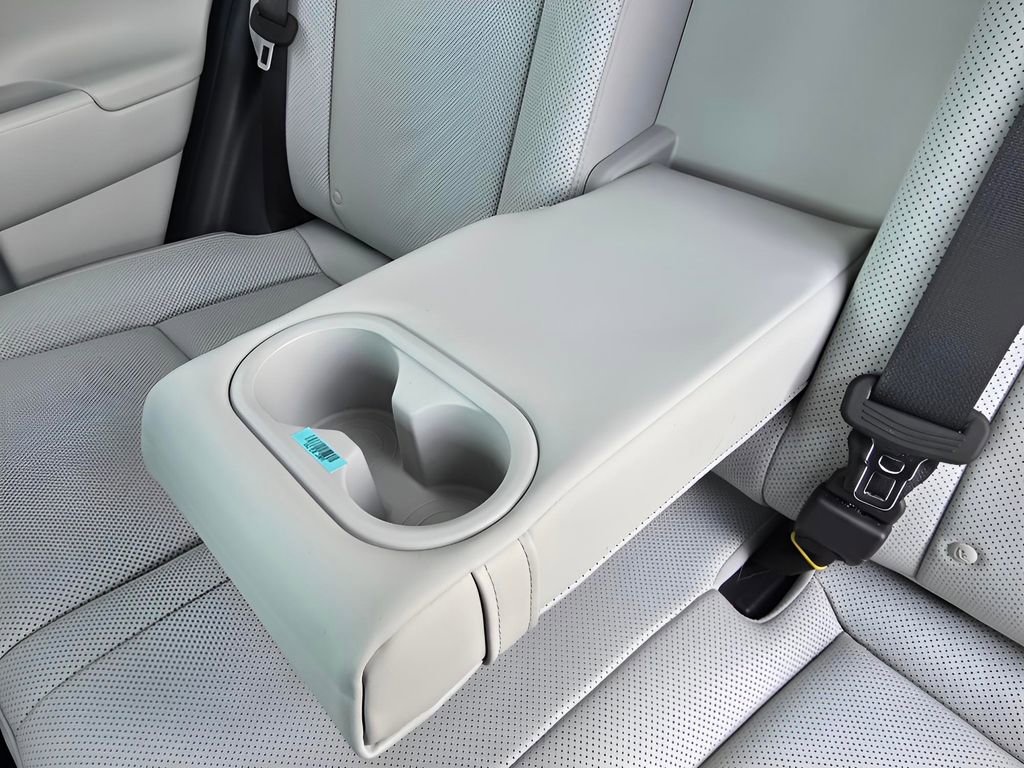 Used 2024 Hyundai Kona Limited image 29