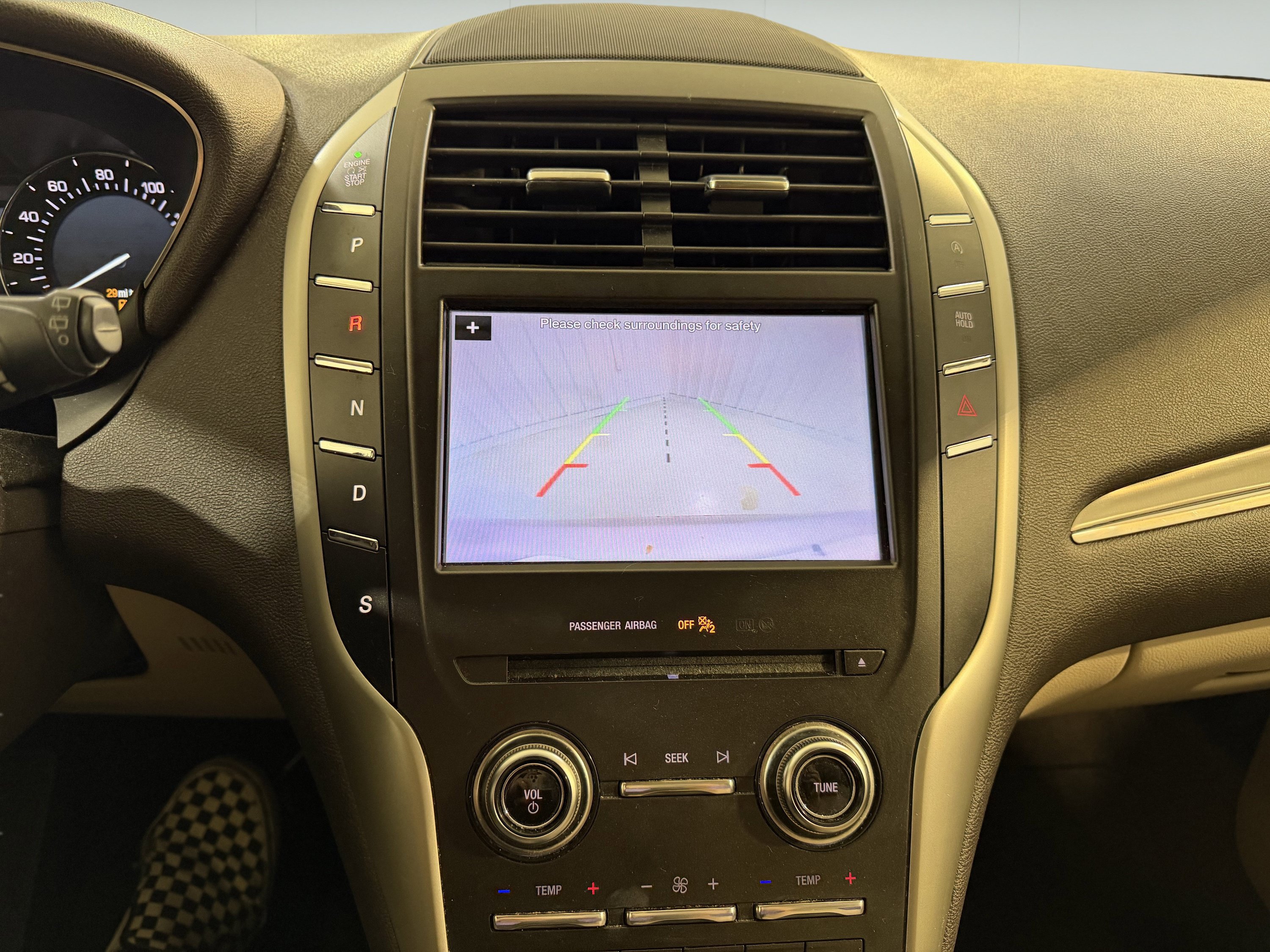 Used 2019 Lincoln MKC Premiere FWD image 17