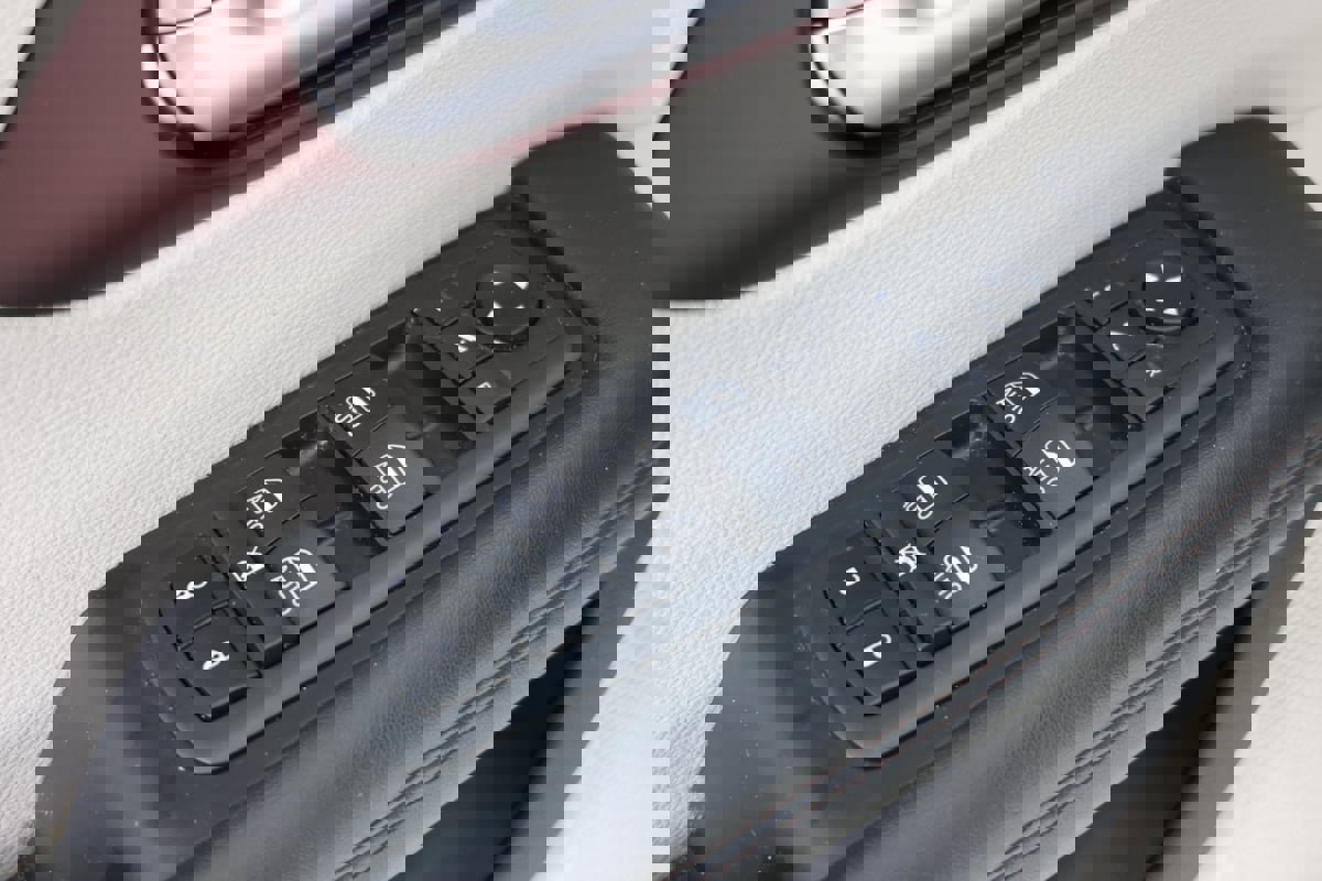 Used 2019 Chrysler Pacifica Limited w/ Tire & Wheel Group image 24