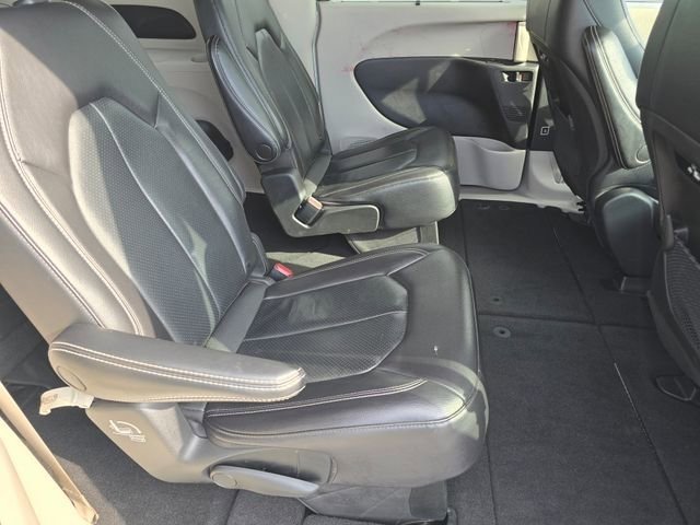 Used 2022 Chrysler Pacifica Touring-L image 29