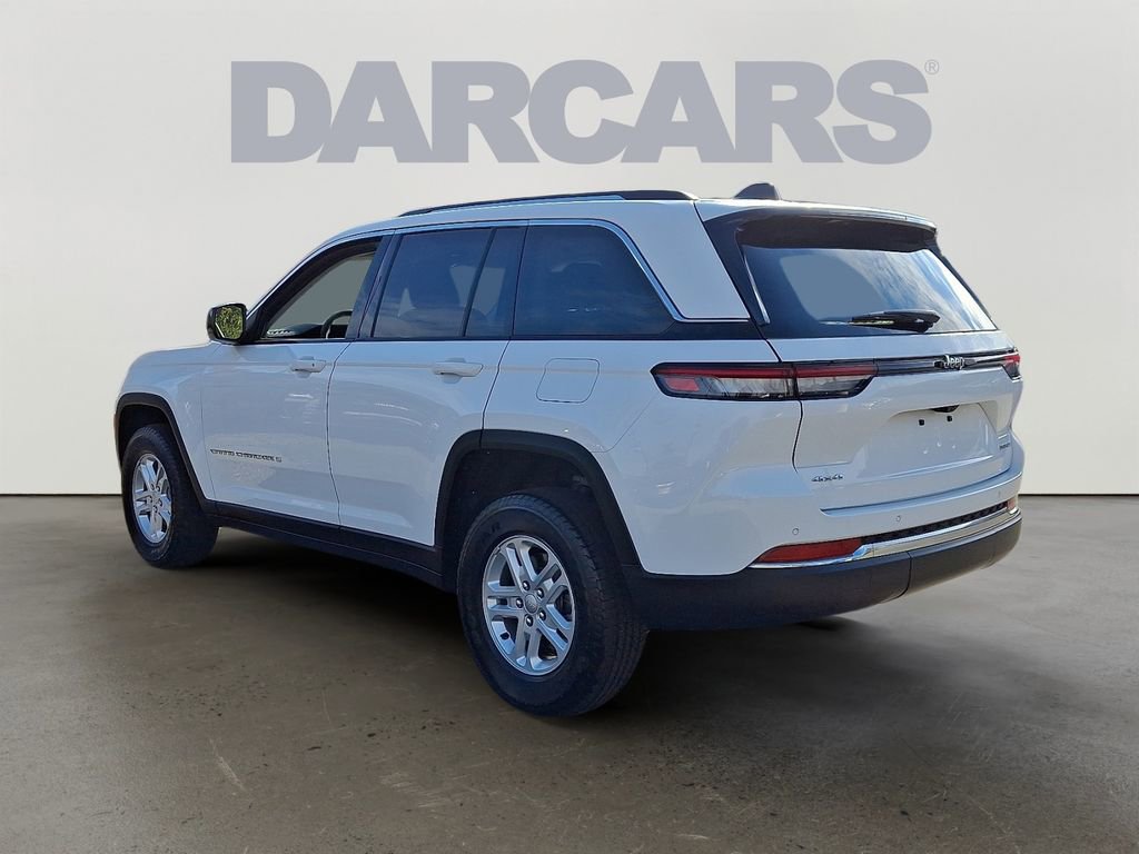 Used 2023 Jeep Grand Cherokee Laredo image 4