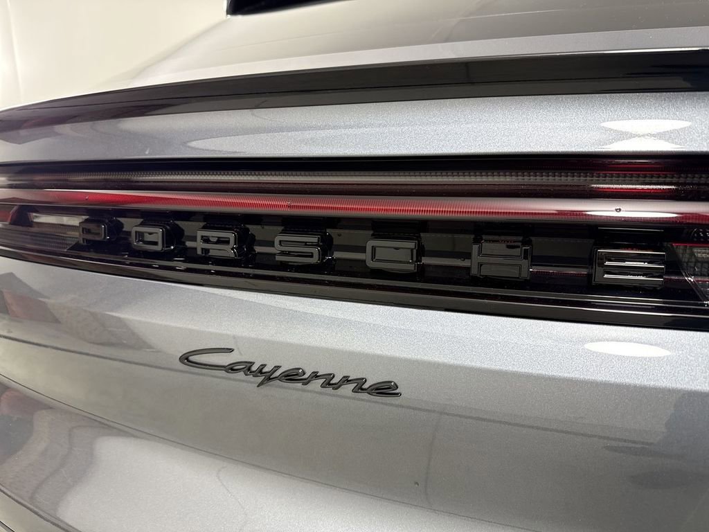 New 2026 Porsche Cayenne image 19