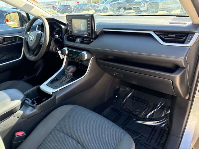 Used 2022 Toyota RAV4 LE image 18