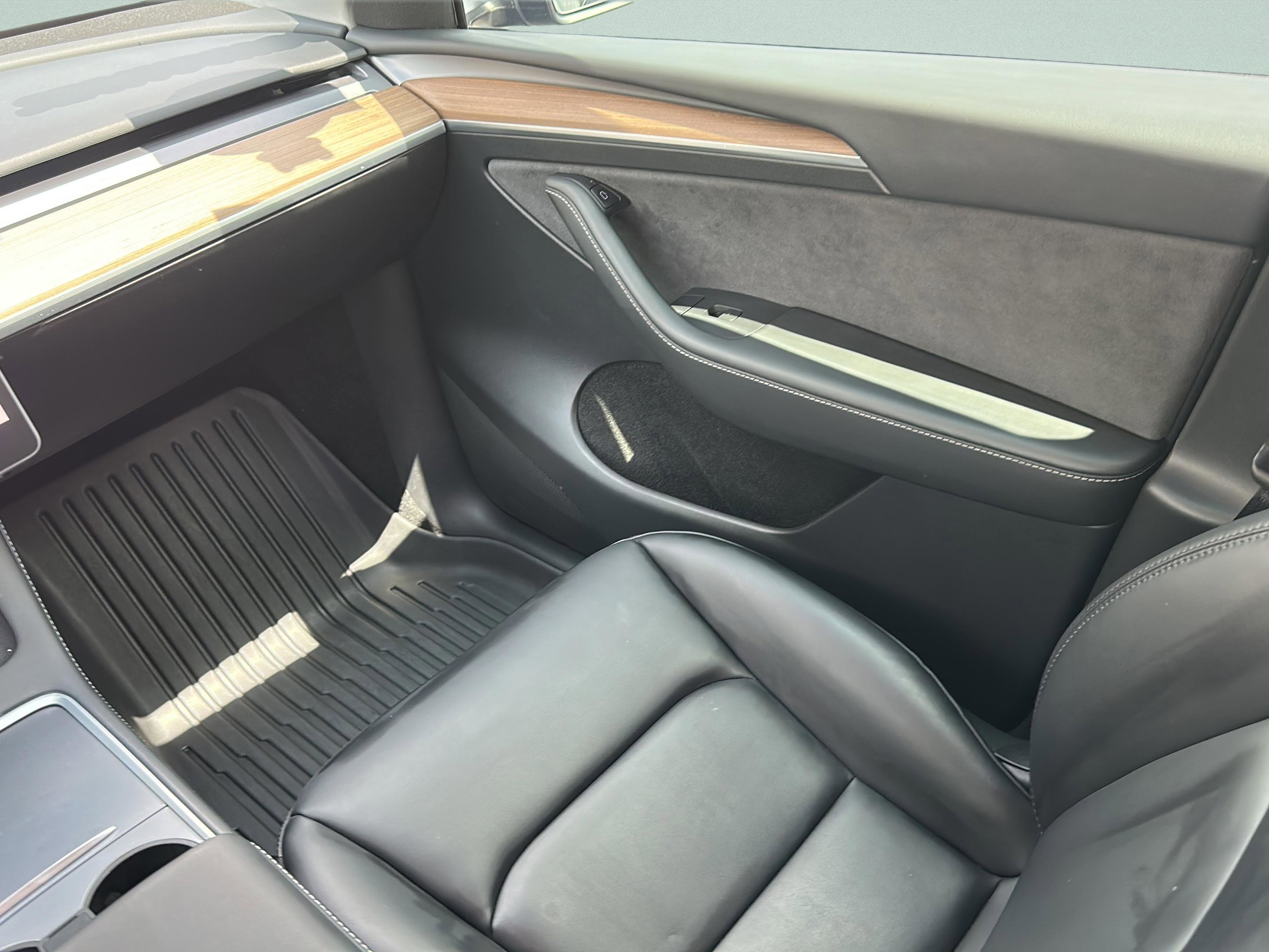 Used 2024 Tesla Model Y Long Range AWD/4WD image 16