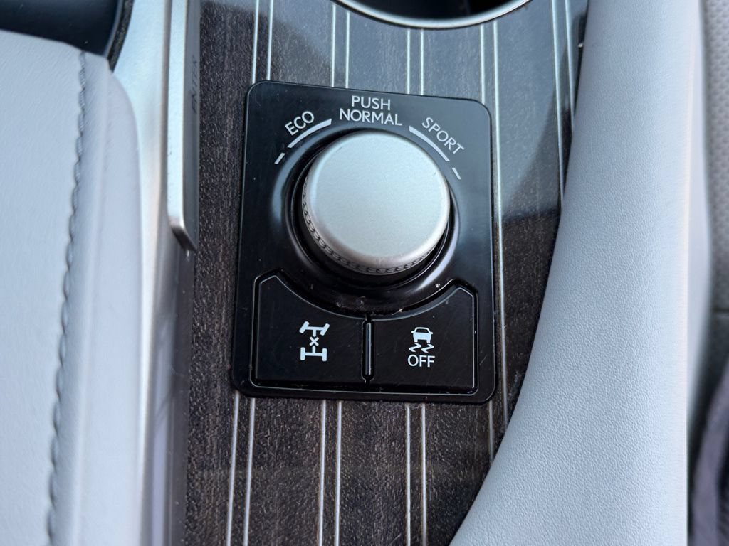 Used 2019 Lexus RX 350L Luxury w/ Accessory Package AWD/4WD image 29